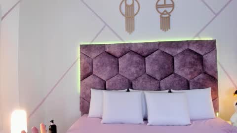 _aurora_collins_ online show from October 2025 12:50:02 PM