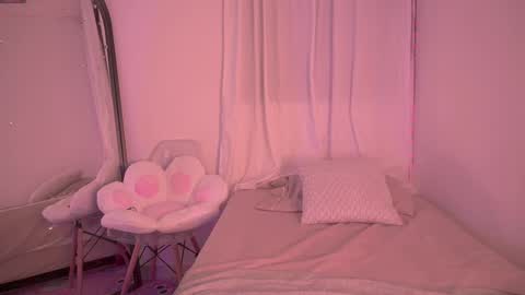 Snapshot of _available_ chatting on March 2026 01:41:02 AM _available_ online show from March 2026 01:41:02 AM