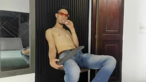 _axel_09 online show from April 2026 04:44:01 PM