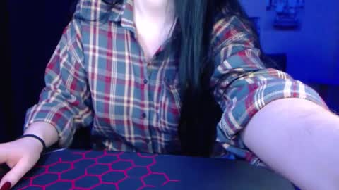 Tiffany online show from November 2025 12:10:02 AM