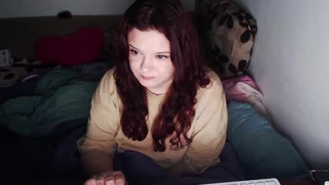 Snapshot of _bella_28 chatting on December 2024 06:11:02 AM em online show from December 2024 06:11:02 AM