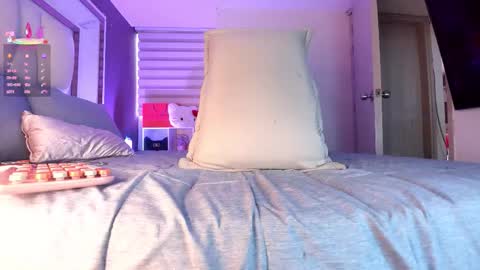 _bellaswwet_ online show from February 2026 02:40:02 PM