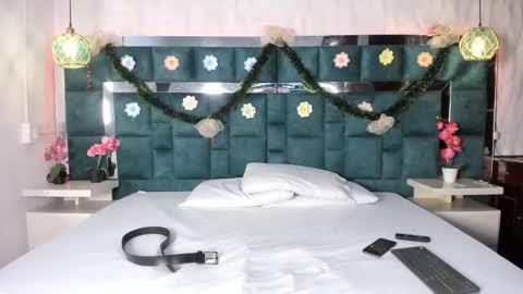 Snapshot of _bonnyandclyde chatting on December 2025 11:47:01 AM _bonnyandclyde online show from December 2025 11:47:01 AM