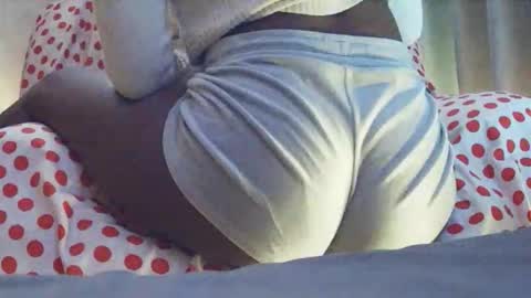 Snapshot of _bunny_b chatting on May 2026 05:19:01 PM I will be back soon online show from May 2026 05:19:01 PM
