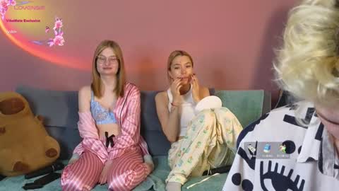 Snapshot of _capybara0_0 chatting on December 2025 12:10:02 PM _capybara0_0 online show from December 2025 12:10:02 PM