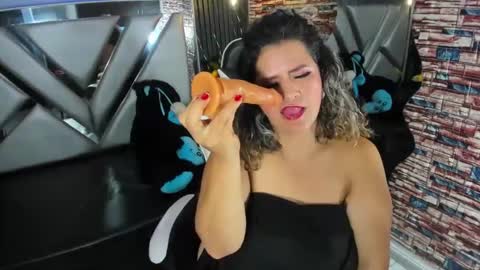 Snapshot of _casandra11 chatting on January 2025 09:05:01 AM _casandra11 online show from January 2025 09:05:01 AM