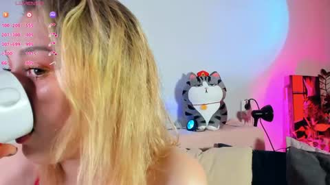 Snapshot of _ccrystaa_ chatting on May 2026 09:06:02 AM Christina Chris online show from May 2026 09:06:02 AM
