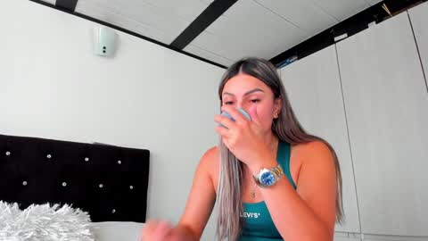 Bella  online show from January 2025 10:28:02 PM