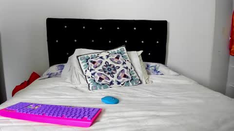 Bella  online show from February 2025 04:12:02 AM