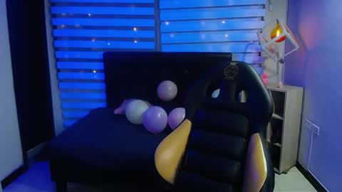 _charlotte_collins_ online show from September 2025 01:32:01 PM