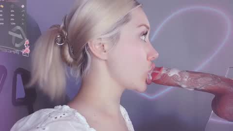 Angelina online show from December 2024 04:20:01 PM