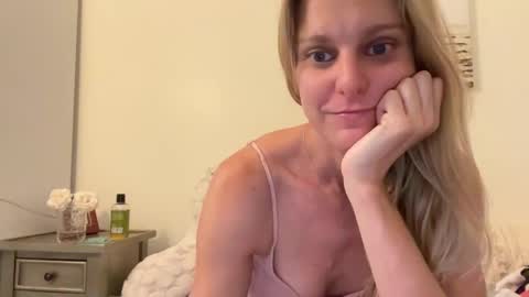 Snapshot of _chelsea___ chatting on February 2025 04:09:02 AM Chelsea xo online show from February 2025 04:09:02 AM