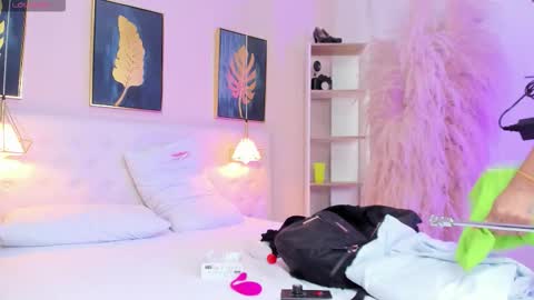 Snapshot of _cinnamon_star chatting on September 2025 12:32:01 PM _cinnamon_star online show from September 2025 12:32:01 PM