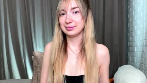 _crystal_moon_1 online show from November 2025 10:07:02 PM