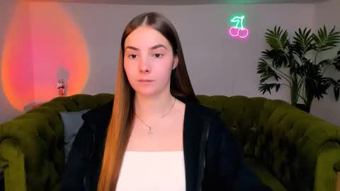 Snapshot of _cuddle_bug_ chatting on September 2025 01:33:02 PM Erika online show from September 2025 01:33:02 PM