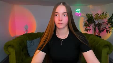 Snapshot of _cuddle_bug_ chatting on October 2025 01:21:02 PM Erika online show from October 2025 01:21:02 PM