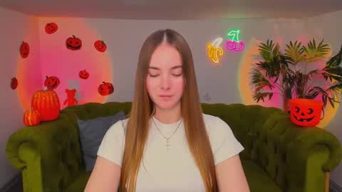 Snapshot of _cuddle_bug_ chatting on October 2025 04:20:02 PM Erika online show from October 2025 04:20:02 PM