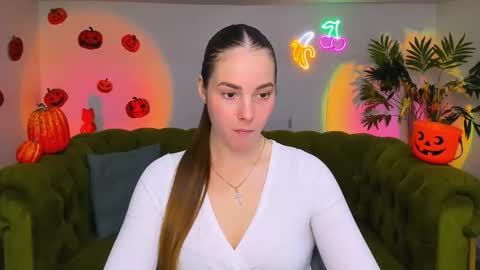 Snapshot of _cuddle_bug_ chatting on November 2025 01:55:02 PM Erika online show from November 2025 01:55:02 PM