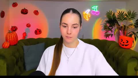 Snapshot of _cuddle_bug_ chatting on November 2025 06:24:01 AM Erika online show from November 2025 06:24:01 AM