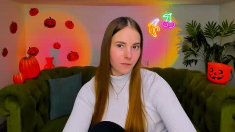 Snapshot of _cuddle_bug_ chatting on November 2025 02:06:02 PM Erika online show from November 2025 02:06:02 PM