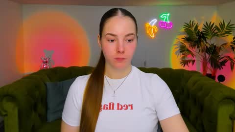 Snapshot of _cuddle_bug_ chatting on November 2025 01:32:02 PM Erika online show from November 2025 01:32:02 PM