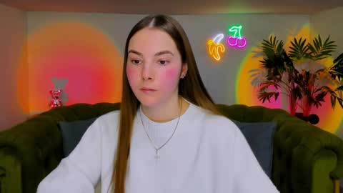 Snapshot of _cuddle_bug_ chatting on November 2025 01:22:01 PM Erika online show from November 2025 01:22:01 PM