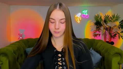 Snapshot of _cuddle_bug_ chatting on November 2025 01:21:02 PM Erika online show from November 2025 01:21:02 PM