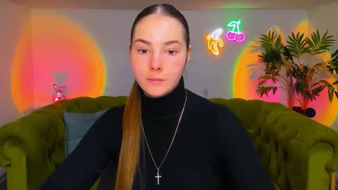 Snapshot of _cuddle_bug_ chatting on November 2025 09:01:02 AM Erika online show from November 2025 09:01:02 AM