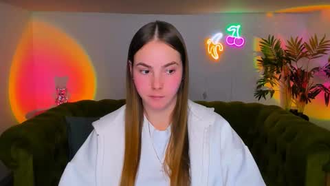 Snapshot of _cuddle_bug_ chatting on December 2025 07:01:02 PM Erika online show from December 2025 07:01:02 PM