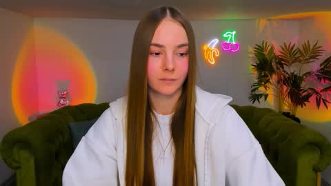 Snapshot of _cuddle_bug_ chatting on December 2025 08:17:01 PM Erika online show from December 2025 08:17:01 PM