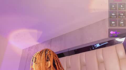 Snapshot of _curly_girl_ chatting on November 2025 10:20:02 PM online show from November 2025 10:20:02 PM