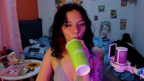 Snapshot of _dayanne_ chatting on December 2024 11:19:01 PM Pao online show from December 2024 11:19:01 PM