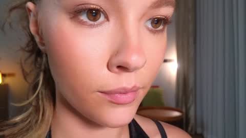 DemiDee online show from October 2025 03:44:02 PM