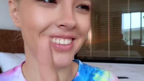 DemiDee online show from October 2025 08:22:02 AM