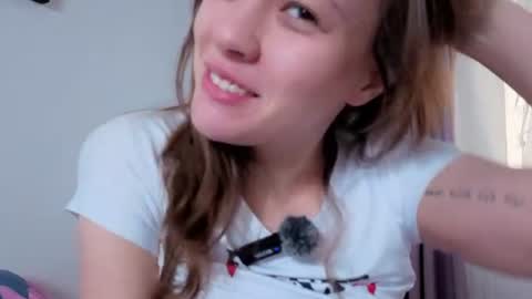 Snapshot of _demi_dee_ chatting on July 2026 04:40:01 AM DemiDee online show from July 2026 04:40:01 AM