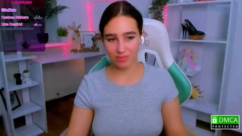 Lizzy  online show from November 2025 10:43:02 PM