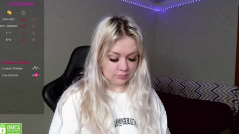 Snapshot of _elven_dreams__ chatting on December 2024 02:39:01 AM chloue and Gretta online show from December 2024 02:39:01 AM