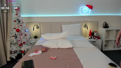 Snapshot of _emiliaa_ chatting on December 2024 06:22:02 AM Milana online show from December 2024 06:22:02 AM