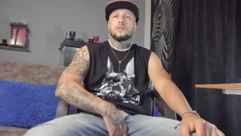 Snapshot of _emilio_escobar chatting on December 2024 10:01:02 AM Emilio online show from December 2024 10:01:02 AM