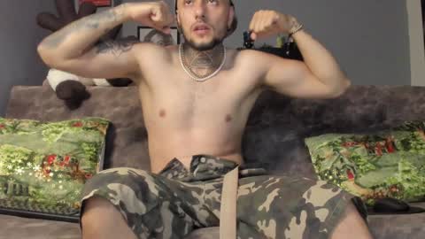 Snapshot of _emilio_escobar chatting on December 2024 12:10:02 AM Emilio online show from December 2024 12:10:02 AM