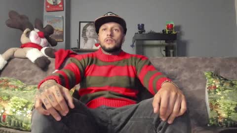 Snapshot of _emilio_escobar chatting on December 2024 10:33:02 AM Emilio online show from December 2024 10:33:02 AM