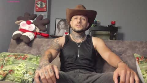 Snapshot of _emilio_escobar chatting on December 2024 10:32:01 AM Emilio online show from December 2024 10:32:01 AM