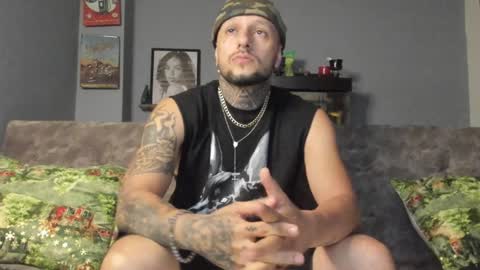 Snapshot of _emilio_escobar chatting on January 2025 10:49:02 AM Emilio online show from January 2025 10:49:02 AM