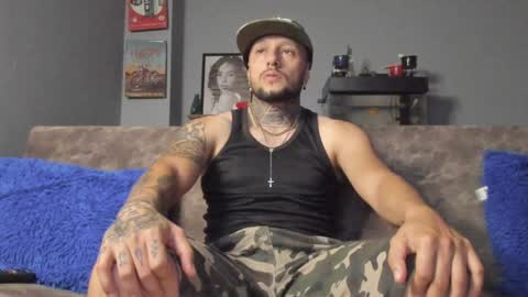 Snapshot of _emilio_escobar chatting on January 2025 10:50:01 AM Emilio online show from January 2025 10:50:01 AM