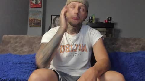 Snapshot of _emilio_escobar chatting on January 2025 10:38:01 AM Emilio online show from January 2025 10:38:01 AM