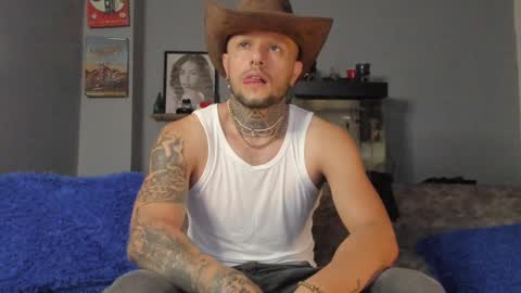 Snapshot of _emilio_escobar chatting on January 2025 10:41:01 AM Emilio online show from January 2025 10:41:01 AM