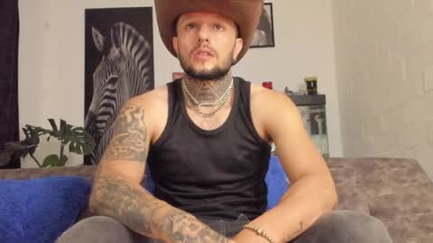 Snapshot of _emilio_escobar chatting on February 2025 10:25:02 AM Emilio online show from February 2025 10:25:02 AM