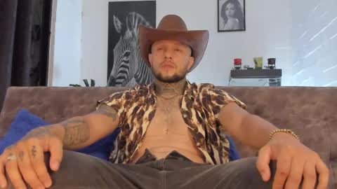 Snapshot of _emilio_escobar chatting on February 2025 01:52:01 AM Emilio online show from February 2025 01:52:01 AM