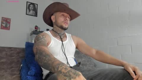 Snapshot of _emilio_escobar chatting on February 2025 10:04:01 AM Emilio online show from February 2025 10:04:01 AM