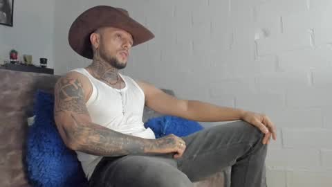 Snapshot of _emilio_escobar chatting on March 2025 10:03:02 AM Emilio online show from March 2025 10:03:02 AM